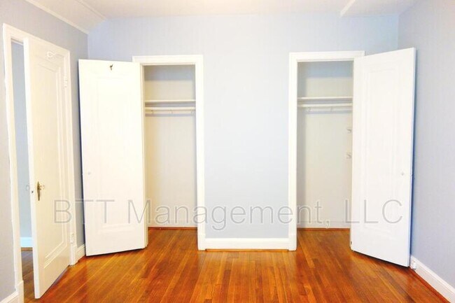 Building Photo - 8409 Greenwood Ave