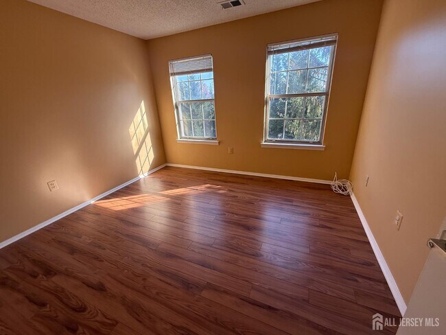 Building Photo - 131 Albury Way