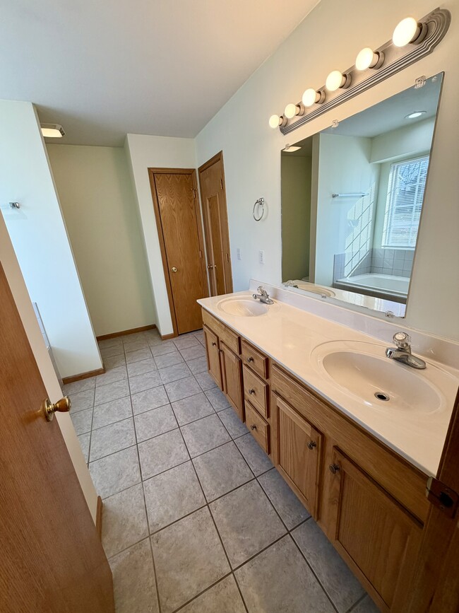 Building Photo - 571 SE 115th Rd