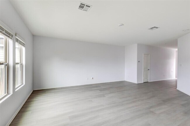 Building Photo - 772 Circle Wy