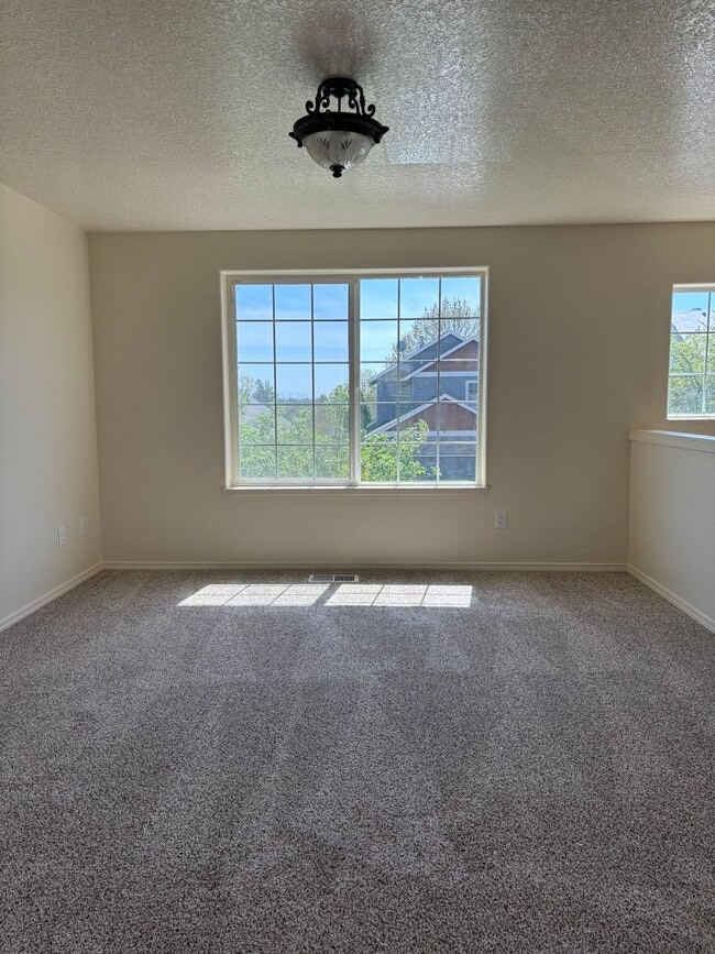Building Photo - $500.00  OFF  1ST  FULL  MONTH'S  RENT   F...