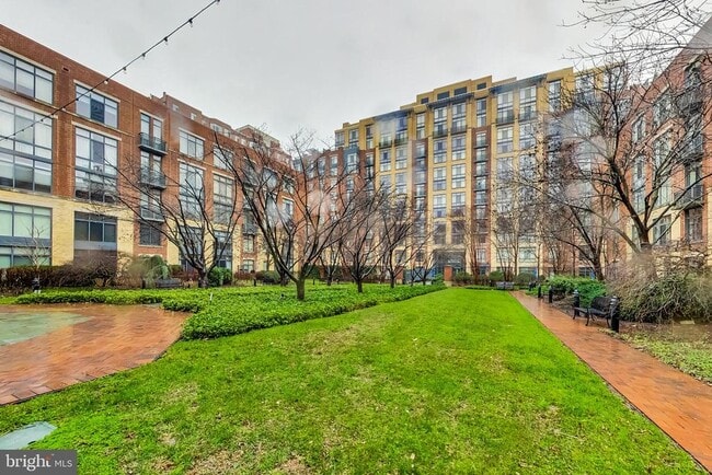 Building Photo - 520 John Carlyle St