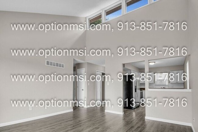 Building Photo - **Spacious 2-Bedroom Duplex in a Cul-de-Sac!**