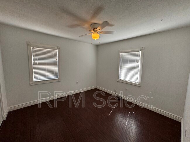 Building Photo - 2328 Mogan Ave