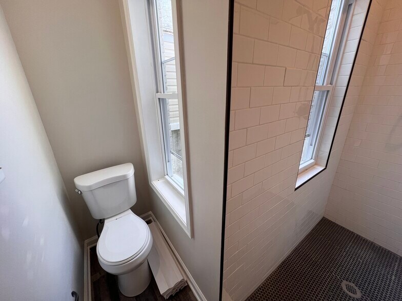 Bathroom - 4654 York Rd
