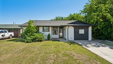 Building Photo - Charming 3 Bedroom Home +BONUS Room with Spacious Backyard