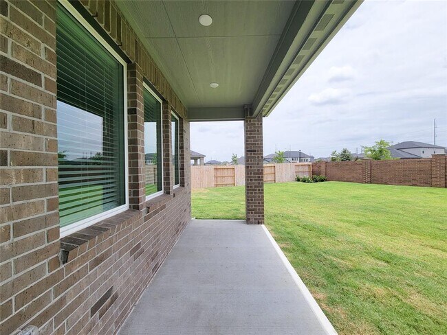 Building Photo - 21627 Royal Jett Dr