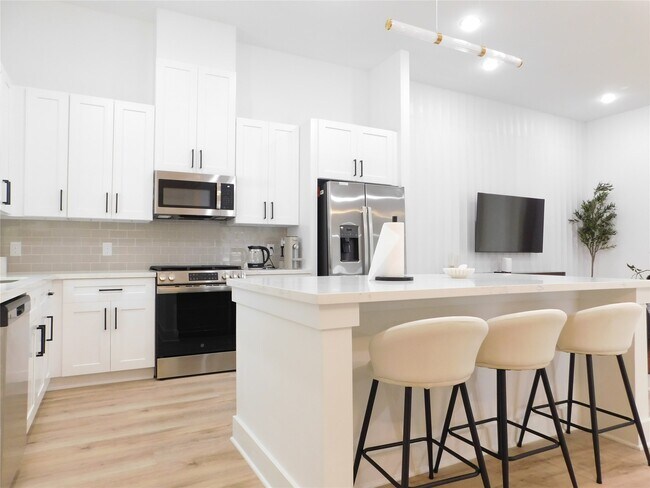 Building Photo - 3460 Bremond St
