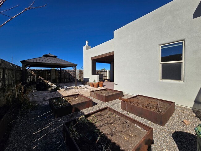 Building Photo - 12 Pinon Doblado