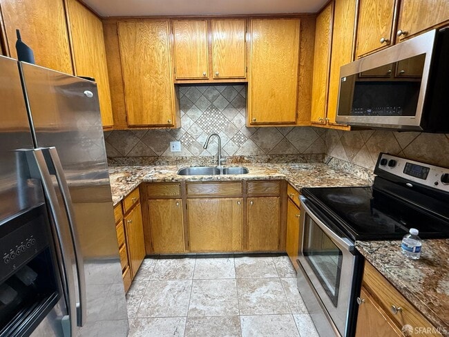 Building Photo - 1360 Lyon St