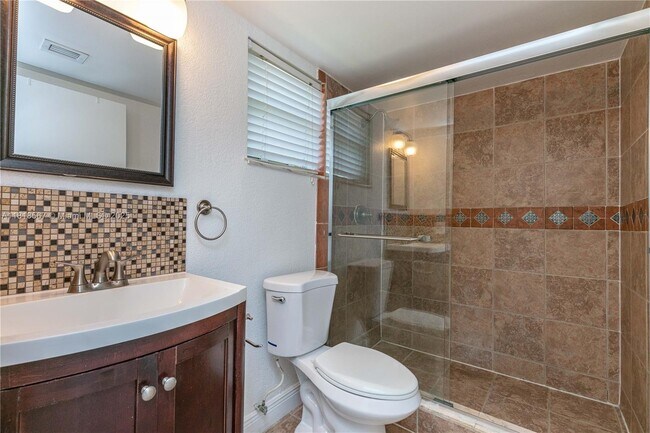 Building Photo - 717 Gardens Dr