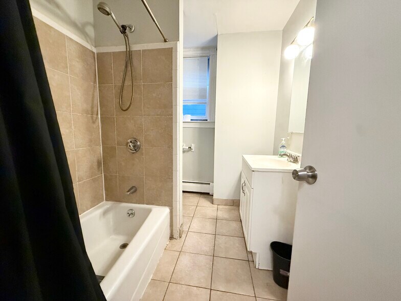 Building Photo - 99 Calumet St