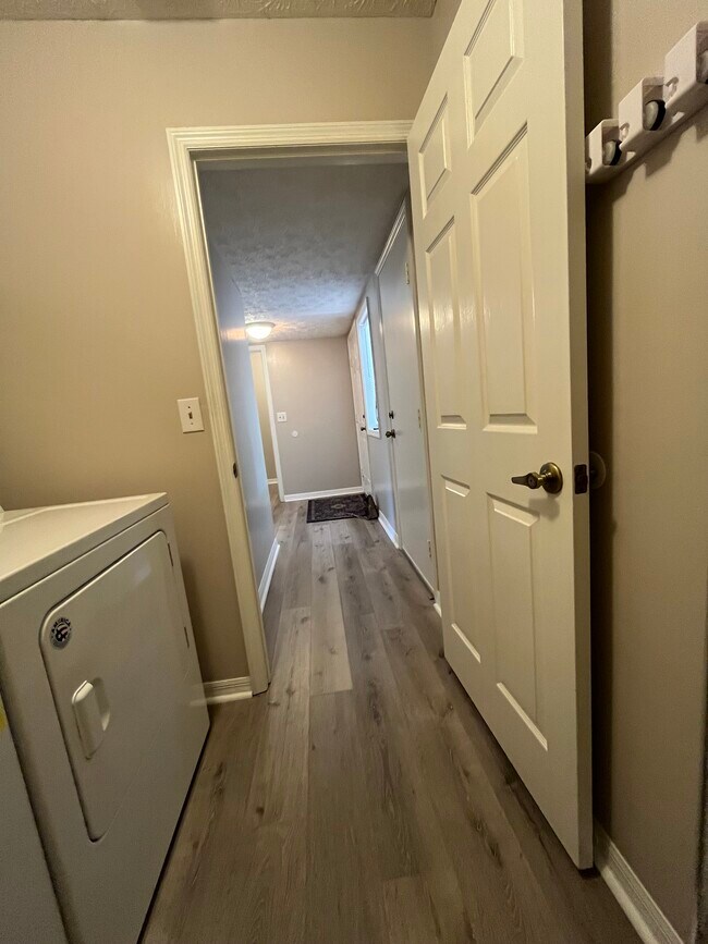 Building Photo - 1580 SW Crossing Cir