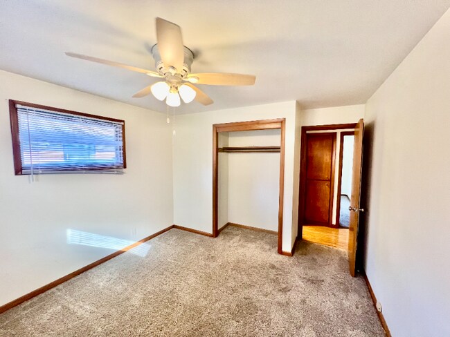 Building Photo - 2714 S 11th Pl