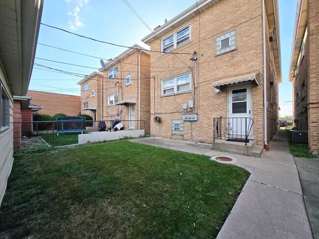 Building Photo - 5972 S Archer Ave