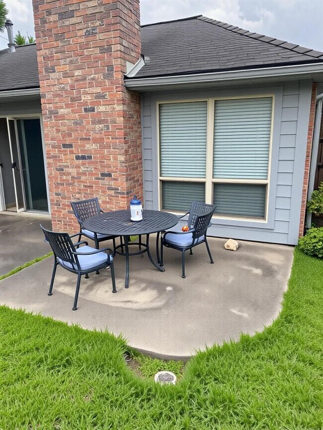 Building Photo - 6218 Woodland Forest Dr