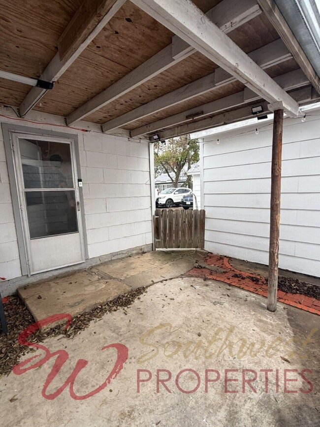 Building Photo - Perfect 1 Bed / 1 Bath Apartment (Single Occupancy Only)