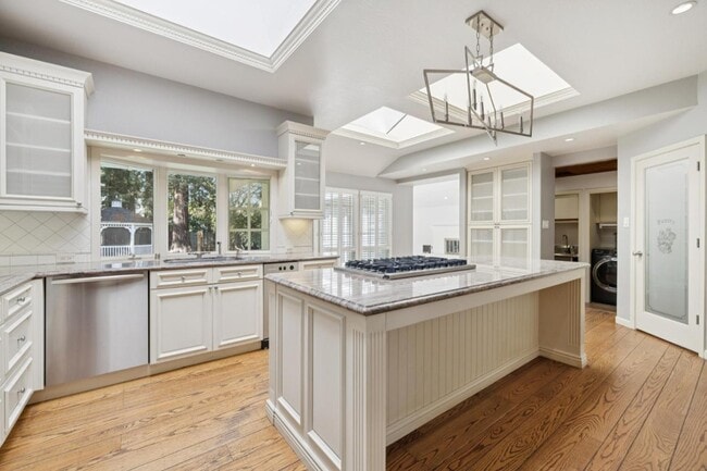 Building Photo - 216 Valparaiso Ave