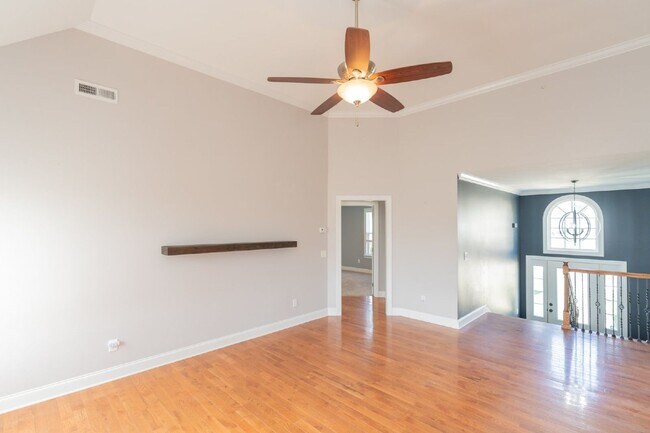 Building Photo - READY NOW!   Harrison Home with Finished Basement & Scenic Views