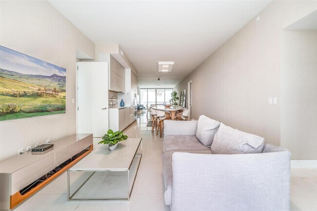 Building Photo - 16901 Collins Ave