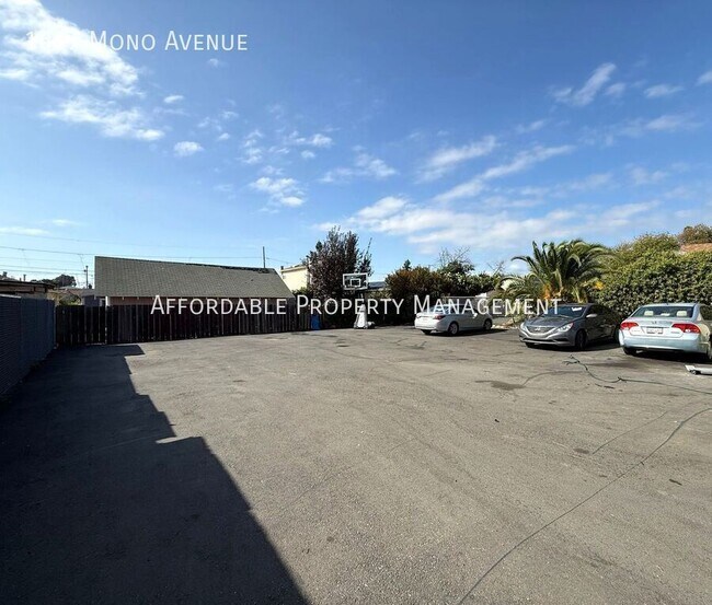 Building Photo - 1657 Mono Ave