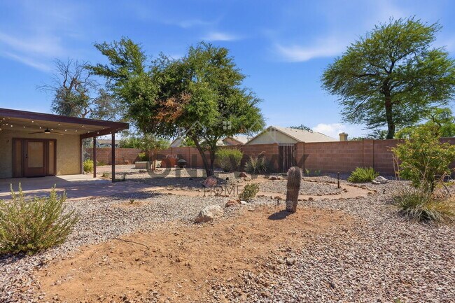 Building Photo - 5749 S Farmer Ave