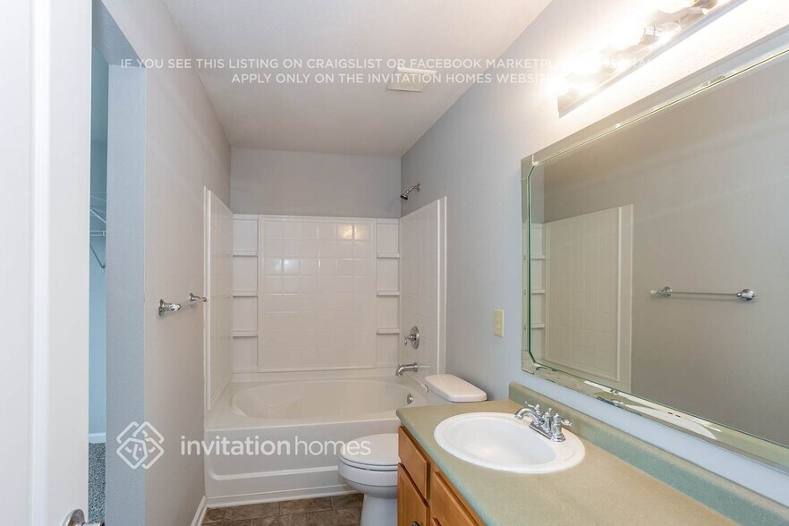 Building Photo - 952 Littleton Dr