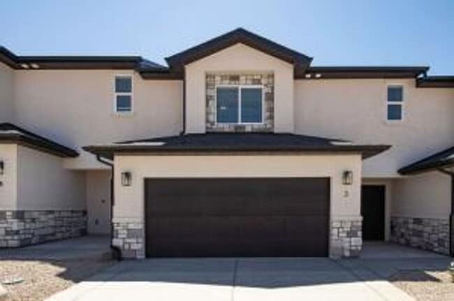 Primary Photo - 3 Bed - 2.5 Bath, Large Townhouse - 2 Car ...