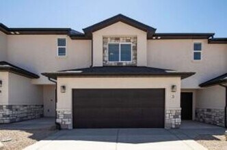 Building Photo - 3 Bed - 2.5 Bath, Large Townhouse - 2 Car ...