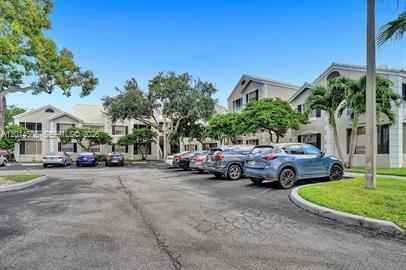 Building Photo - 2871 N Oakland Forest Dr