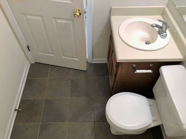 Building Photo - Great Bungalow in 28409! 2 Bed / 2 Bath