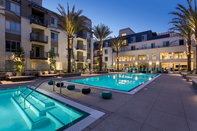 Building Photo - Avalon Huntington Beach