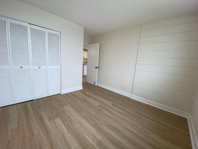 Building Photo - Nalanui Hale - 2 bed, 1 bath, 1 parking