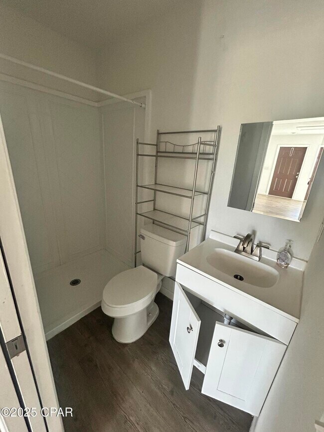 Building Photo - 143 Claire Ave