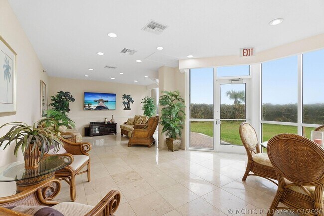 Building Photo - 3870 N Hwy A1A