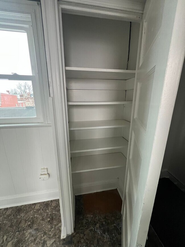 Building Photo - 156 S Richland Ave