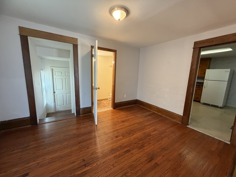 Building Photo - 307 Gilmore Ave
