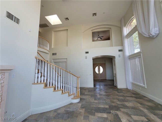 Building Photo - 8304 Broad Peak Dr