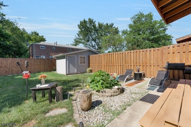 Building Photo - 640 Desota Dr