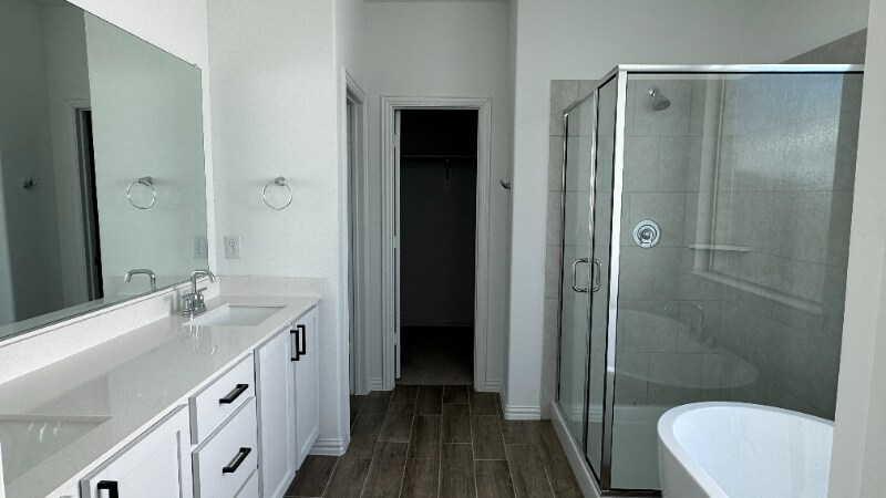 Building Photo - 917 Rosebay Dr