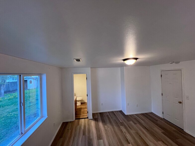 Building Photo - 12406 W 11th Ave