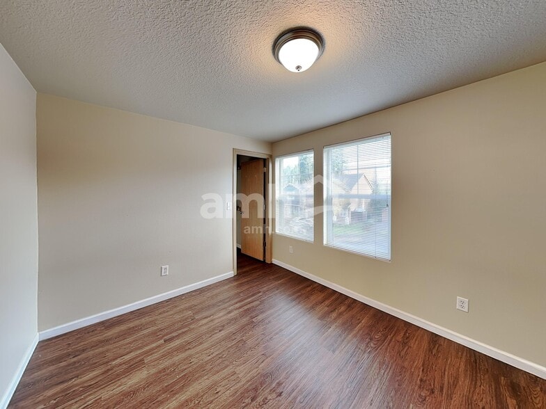 Building Photo - 37828 Hamilton Ridge Dr