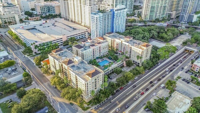 Building Photo - 520 SE 5 Ave