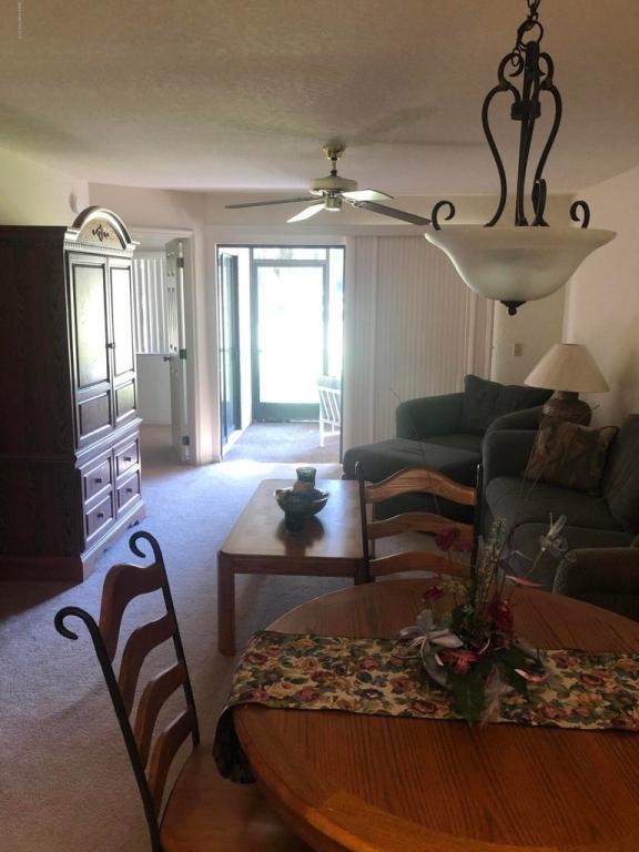 Building Photo - 1209 Country Club Dr