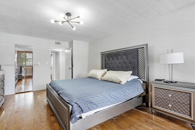 Building Photo - 600 Parkview Dr