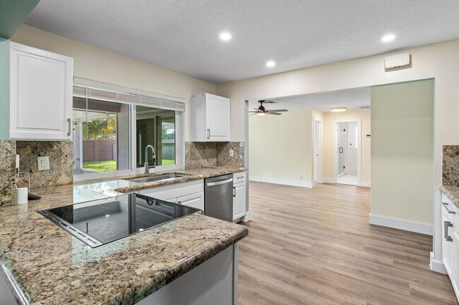 Building Photo - 1100 Basswood Pl