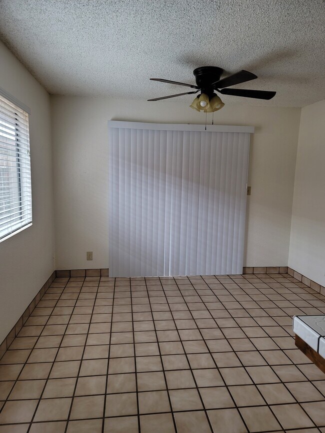 Building Photo - 930 N Indiana St