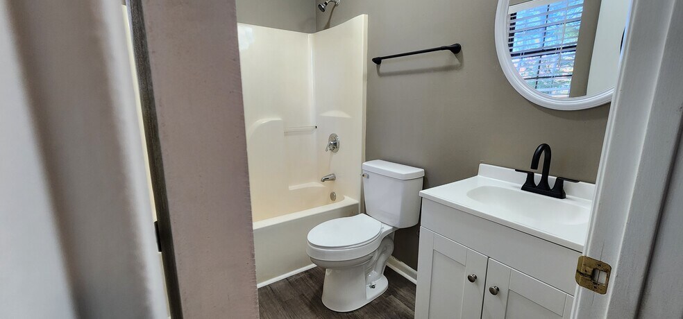 Building Photo - 1535 Warnke Rd NW