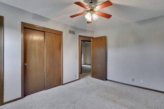 Building Photo - 2219 N 127th Cir