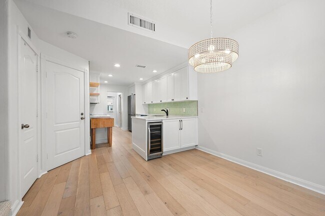 Building Photo - 136 Ashley Ct